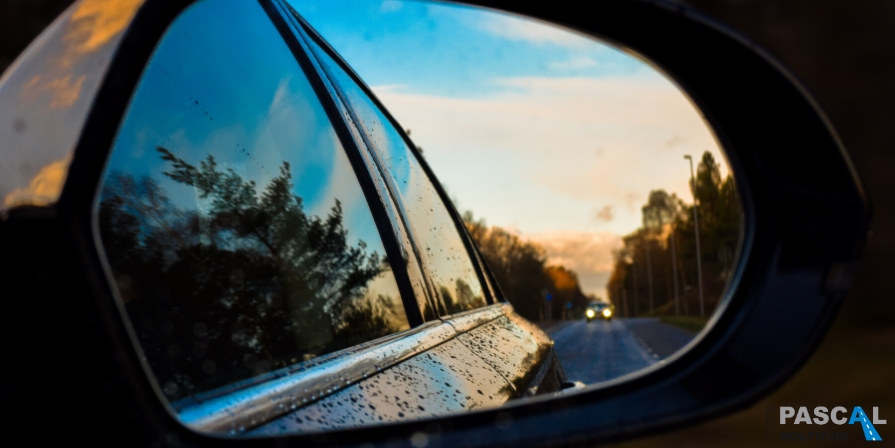 Spiegel van een auto - spiegels afstellen in de auto